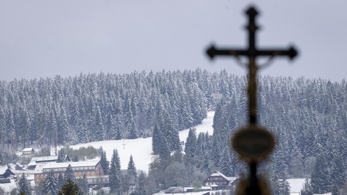 FOTO: Do Česka se vrátil sníh. Na Šumavě je klasická zima